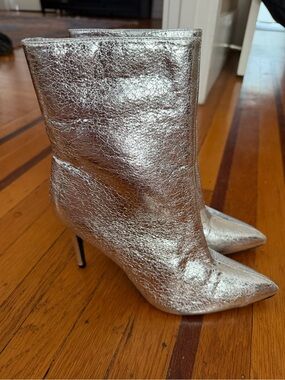 MIA silver metallic boots booties Mardi 8.5 like new holiday